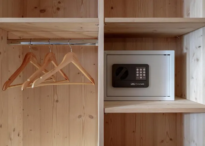 Cervinia Francois - Private Hot Tub Terrace, Location