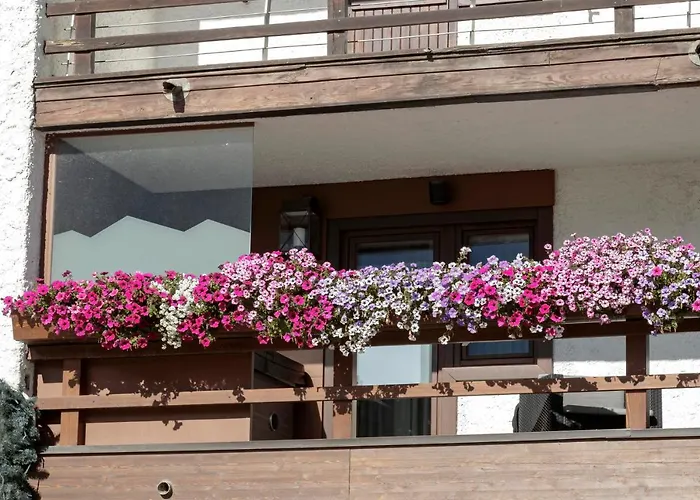 Cervinia Francois - Private Hot Tub Terrace, Location