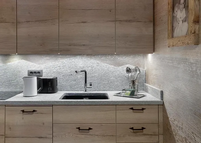 Cervinia Francois - Private Hot Tub Terrace, Location *