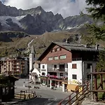 Cervinia Francois - Private Hot Tub Terrace, Location *