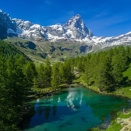 Apartment Cervinia Francois - Private Hot Tub Terrace, Location