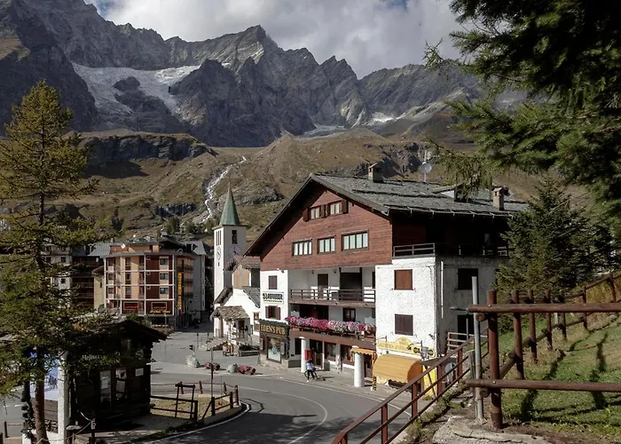 Cervinia Francois - Private Hot Tub Terrace, Location *