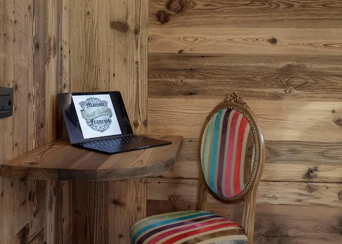 Cervinia Francois - Private Hot Tub Terrace, Location