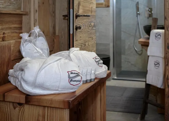 Cervinia Francois - Private Hot Tub Terrace, Location