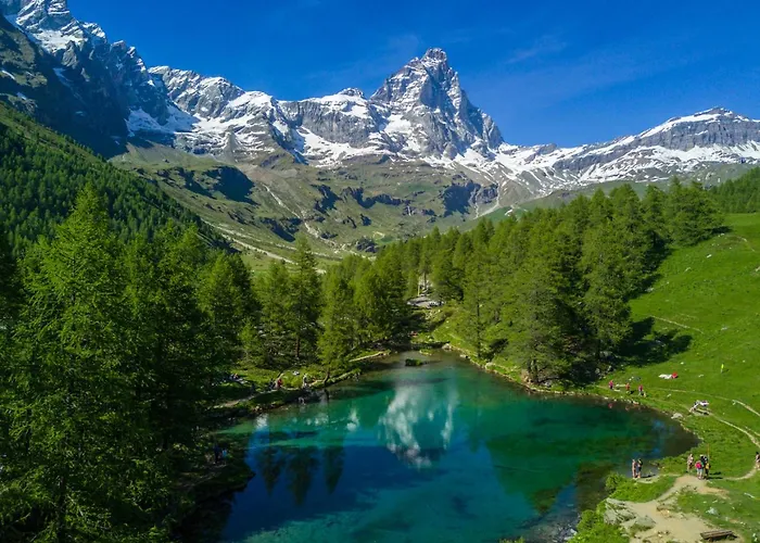 Apartment Cervinia Francois - Private Hot Tub Terrace, Location